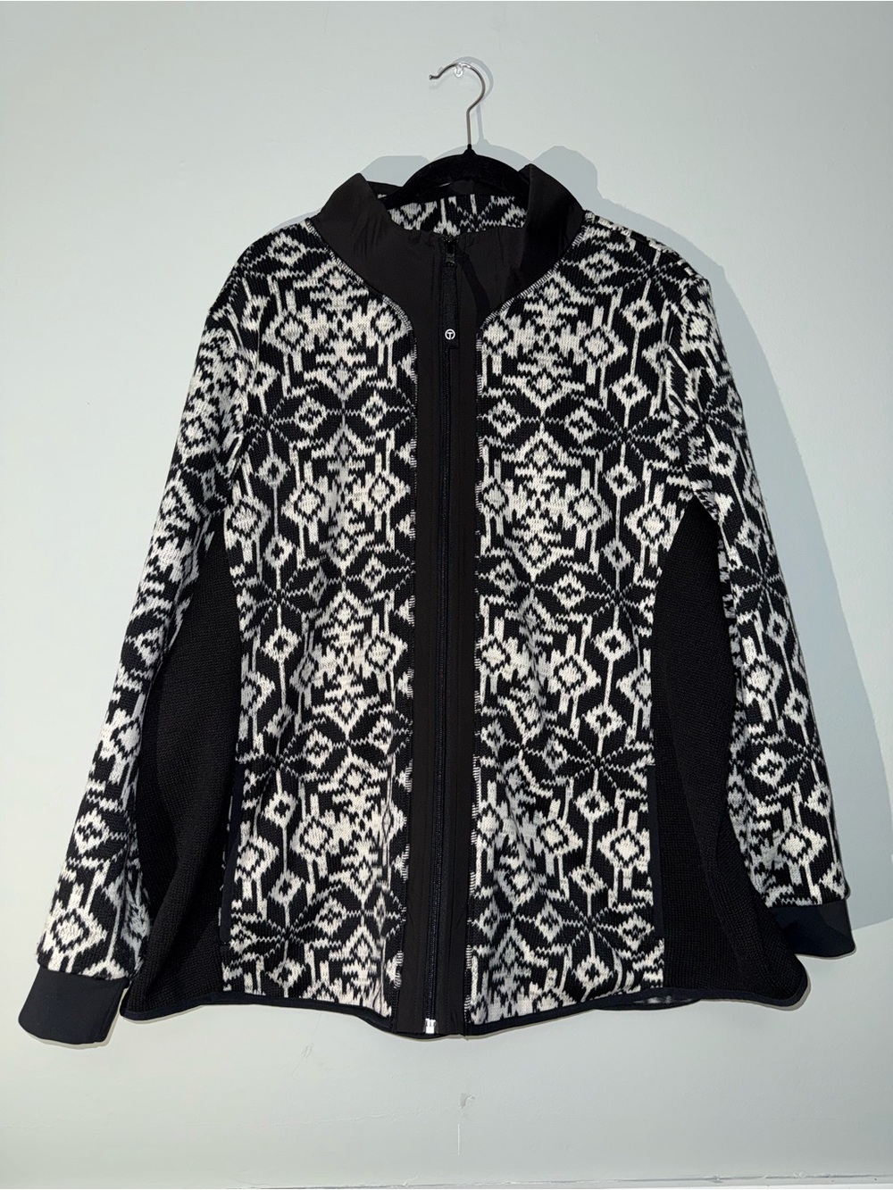 Black & White Patterned Zip-Front Women's Jacket